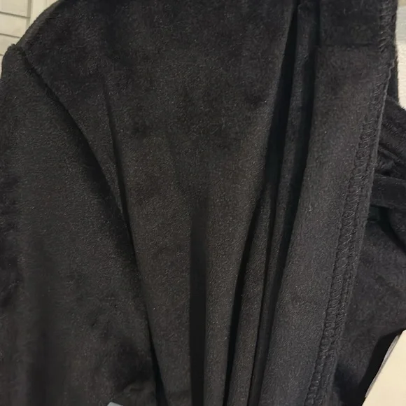 Mid robe - Picture 3 of 3